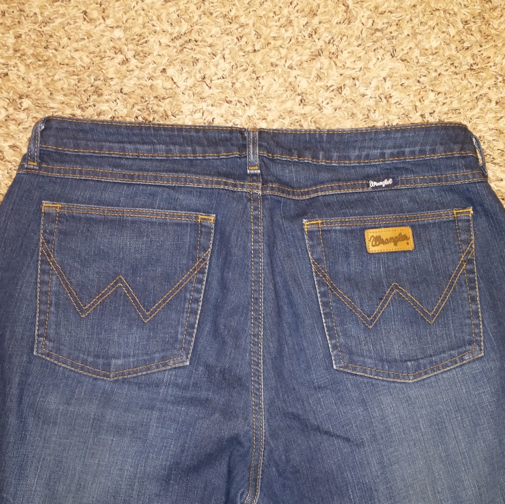 Women's Wrangler Jeans - Picture 3 of 4